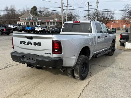 2026 RAM 3500 Tradesman Crew Cab 4x4 8' Box