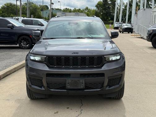 Baltic Gray Metallic Clearcoat 2023 Jeep Grand Cherokee L Altitude