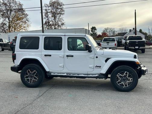 2026 Jeep Wrangler 4-Door Sahara 4x4