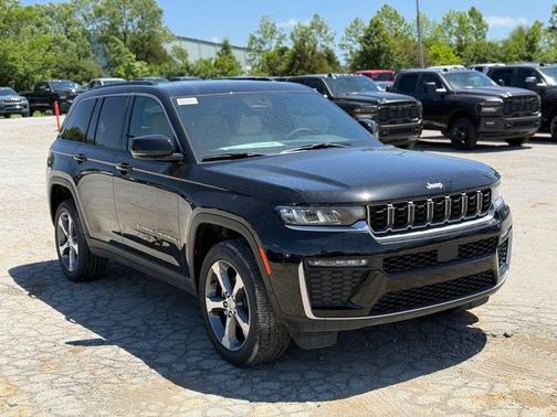 Diamond Black Crystal Pearlcoat 2026 Jeep Grand Cherokee Limited