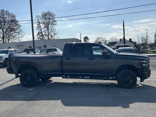 2026 RAM 3500 Tradesman Crew Cab 4x4 8' Box