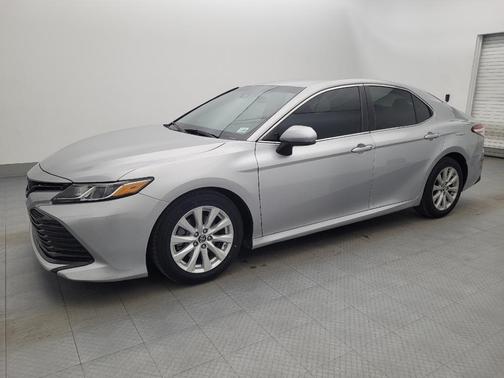 Celestial Silver Metallic 2018 Toyota Camry LE