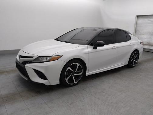 Wind Chill Pearl/Midnight Black Metallic 2020 Toyota Camry XSE