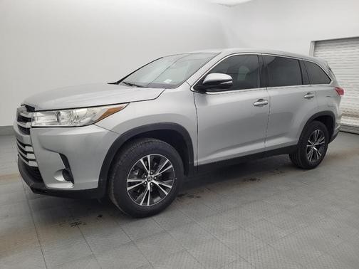 Celestial Silver Metallic 2019 Toyota Highlander LE