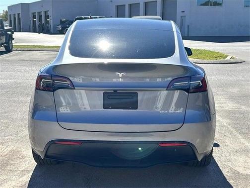 2025 Tesla Model Y Long Range