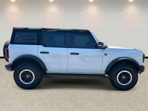 Oxford White 2023 Ford Bronco Badlands