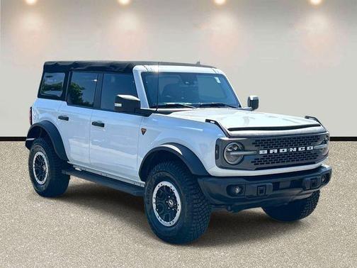 Oxford White 2023 Ford Bronco Badlands