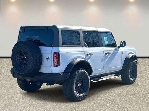 Oxford White 2026 Ford Bronco Badlands