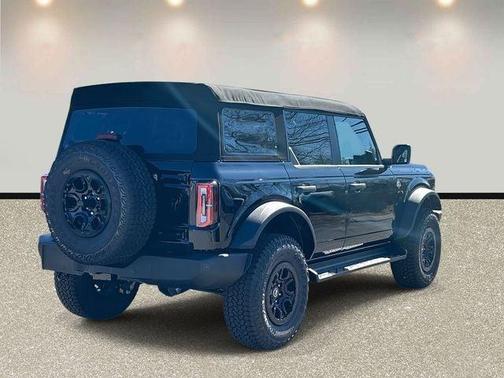 Shadow Black 2026 Ford Bronco Outer Banks