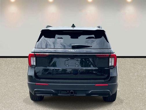 Black Metallic 2026 Ford Explorer ST-Line