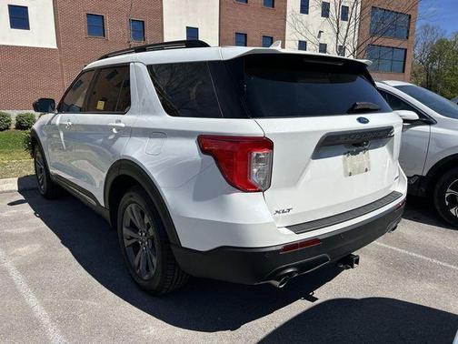 White 2021 Ford Explorer XLT