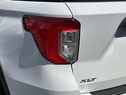 White 2021 Ford Explorer XLT