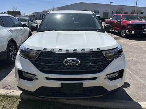 White 2021 Ford Explorer XLT