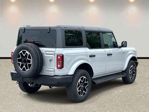 Avalanche 2026 Ford Bronco Outer Banks