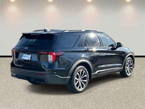 Black Metallic 2026 Ford Explorer ST-Line