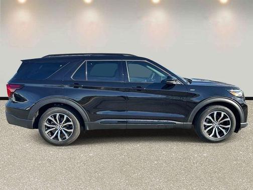 Black Metallic 2026 Ford Explorer ST-Line