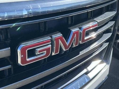 Summit White 2022 GMC Yukon XL AT4