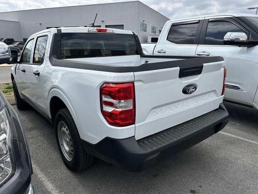 Oxford White 2025 Ford Maverick XL