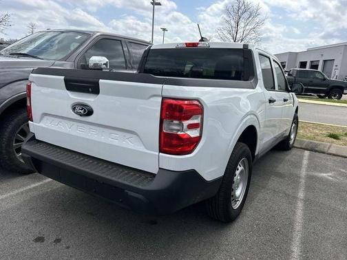 Oxford White 2025 Ford Maverick XL