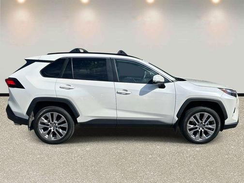 Blizzard Pearl 2022 Toyota RAV4 XLE Premium