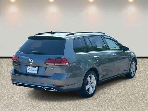Platinum Gray Metallic 2018 Volkswagen Golf SportWagen TSI SE