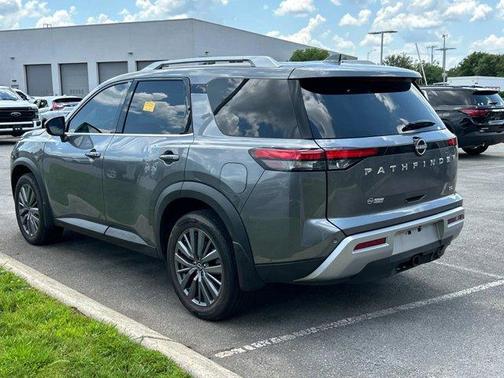 2025 Nissan Pathfinder SL