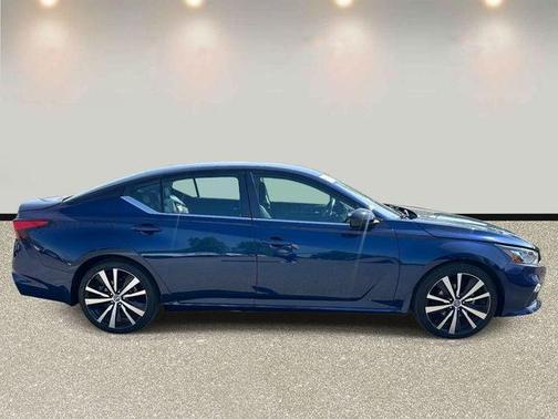 Deep Blue Pearl 2022 Nissan Altima 2.5 SR