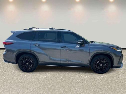 Magnetic Gray Metallic 2023 Toyota Highlander XSE