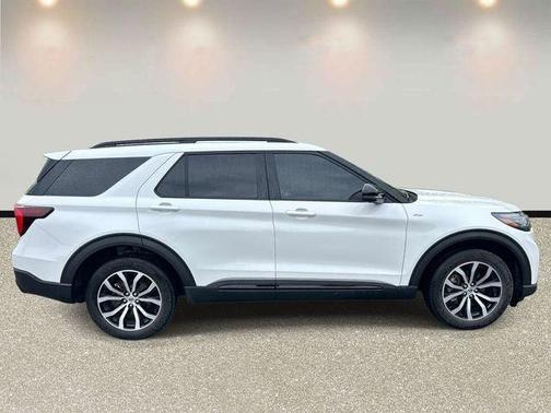 White Metallic 2025 Ford Explorer ST-Line