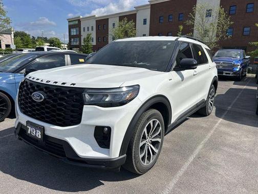 White Metallic 2025 Ford Explorer ST-Line