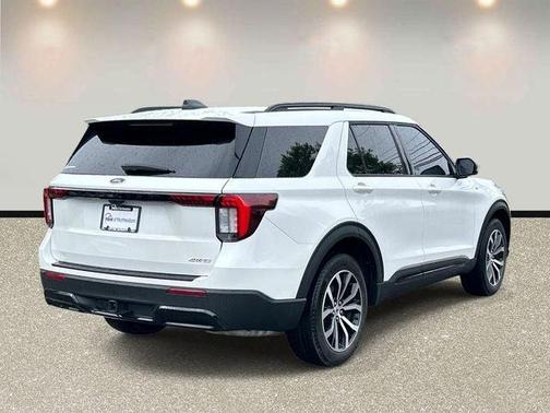 White Metallic 2025 Ford Explorer ST-Line