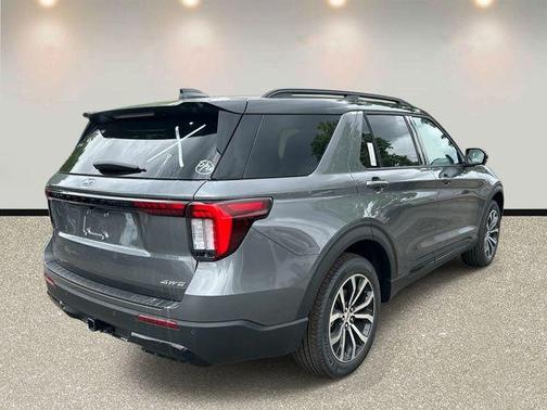 Gray Metallic 2026 Ford Explorer ST-Line
