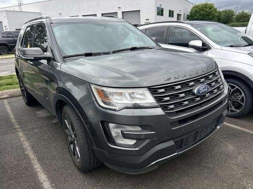 Magnetic 2017 Ford Explorer XLT