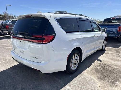 2022 Chrysler Pacifica Touring-L