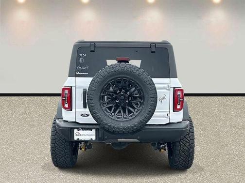 Oxford White 2025 Ford Bronco Badlands