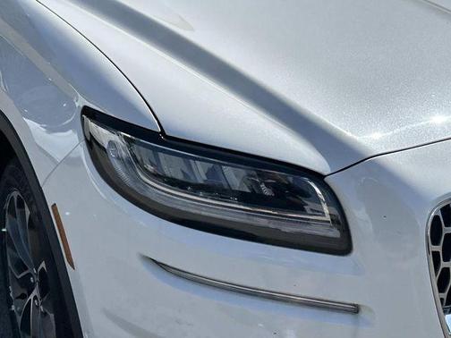 White Metallic 2022 Lincoln Nautilus Reserve