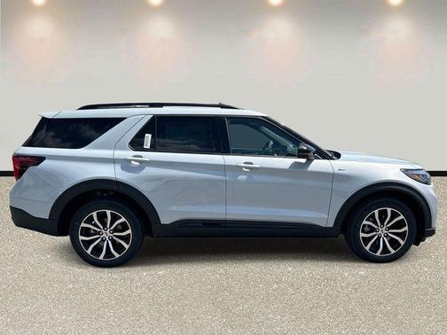 White Metallic 2026 Ford Explorer ST-Line