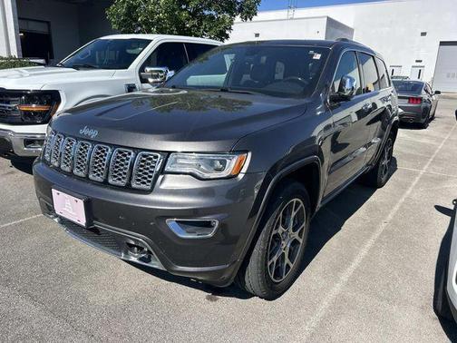 Granite Crystal Clearcoat Metallic 2019 Jeep Grand Cherokee Overland