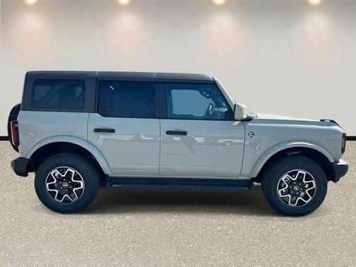Desert Sand 2026 Ford Bronco Outer Banks