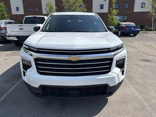 Summit White 2025 Chevrolet Traverse LT