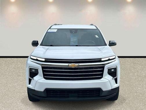 Summit White 2025 Chevrolet Traverse LT