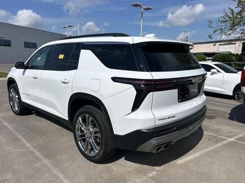 Summit White 2025 Chevrolet Traverse LT