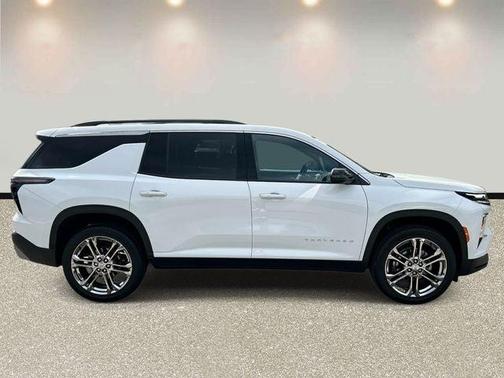 Summit White 2025 Chevrolet Traverse LT