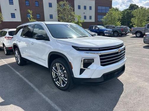 Summit White 2025 Chevrolet Traverse LT