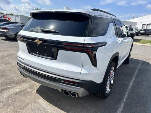 Summit White 2025 Chevrolet Traverse LT