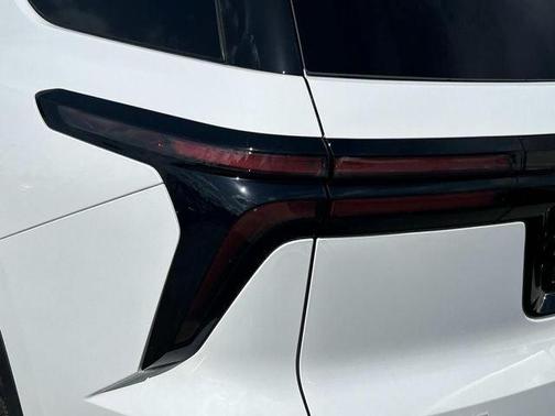 Summit White 2025 Chevrolet Traverse LT