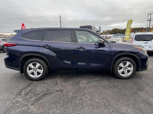 2022 Toyota Highlander LE