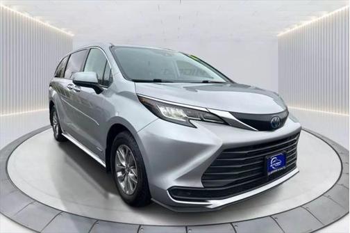 2021 Toyota Sienna LE