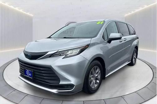 2021 Toyota Sienna LE