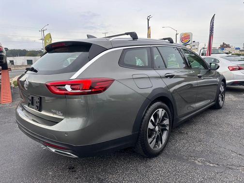 2018 Buick Regal TourX Essence